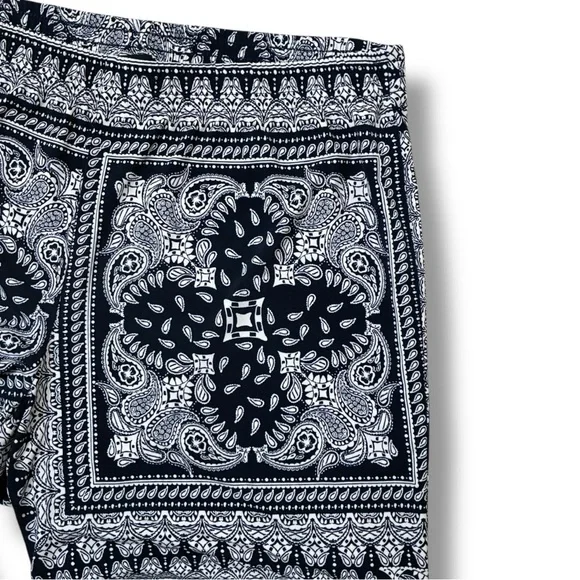 Premise wide leg palazzo pants in a black white paisley floral pattern - Picture 5 of 8